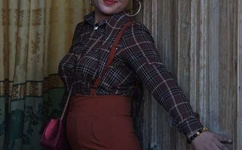 朋友人妻翘臀迎接我粗大撞击